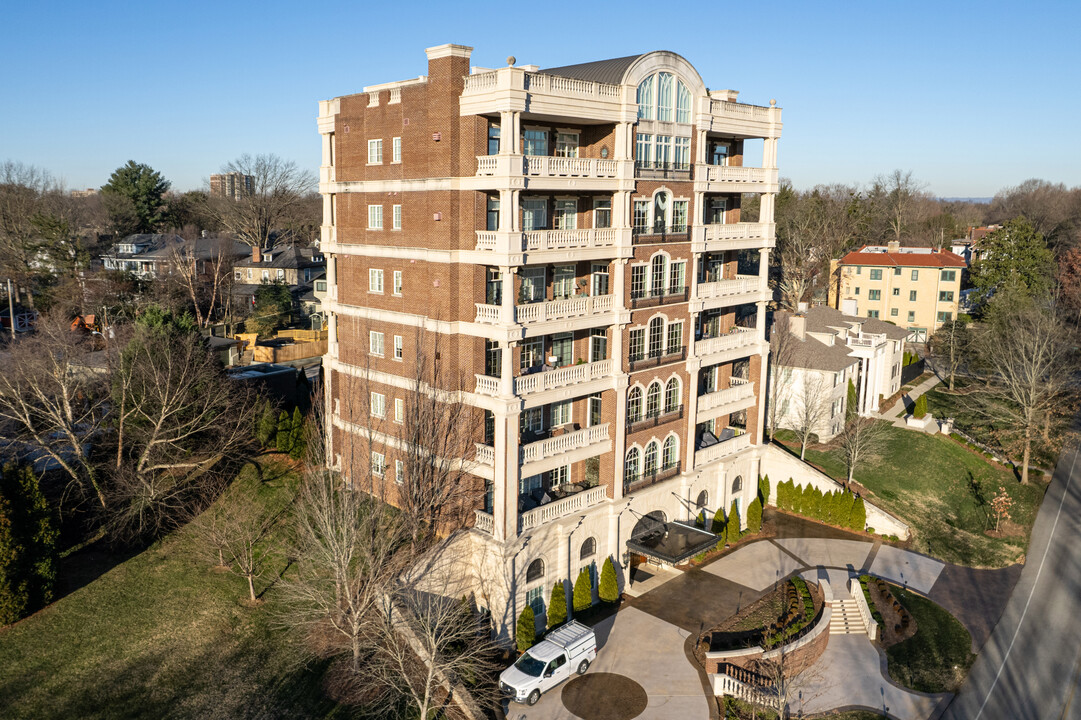 Park Grande Luxury Condos in Louisville, KY - Building Photo