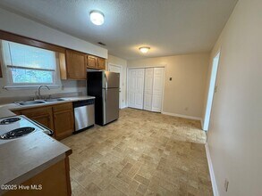 105 Pecan Ln in Jacksonville, NC - Building Photo - Building Photo