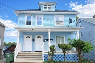 132 Prospect Ave in Middletown, NY - Building Photo