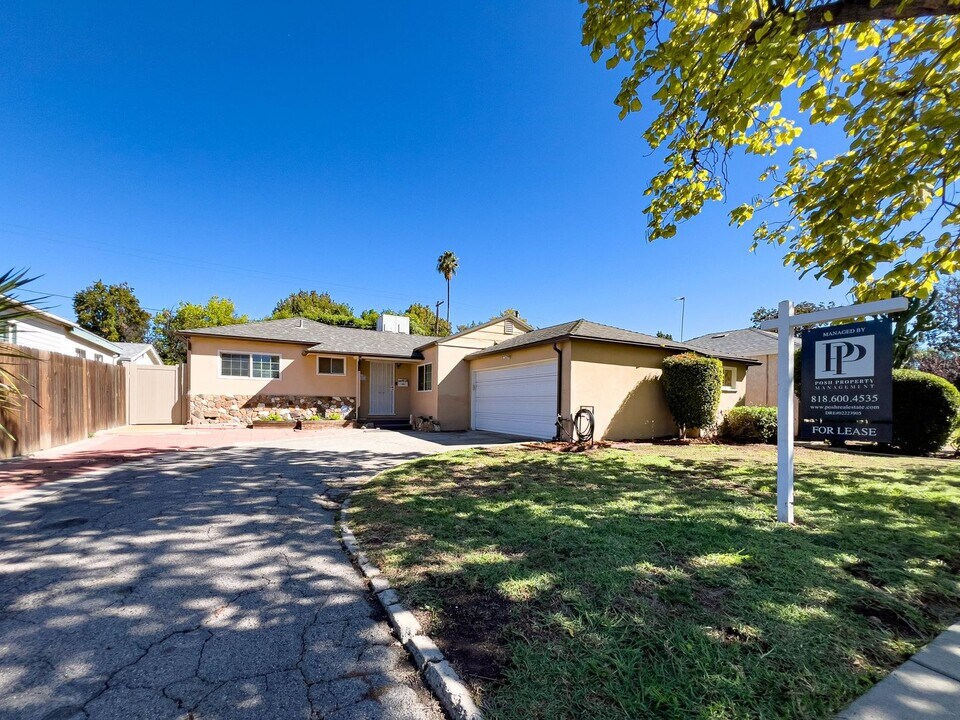 6606 Balcom Ave in Los Angeles, CA - Building Photo