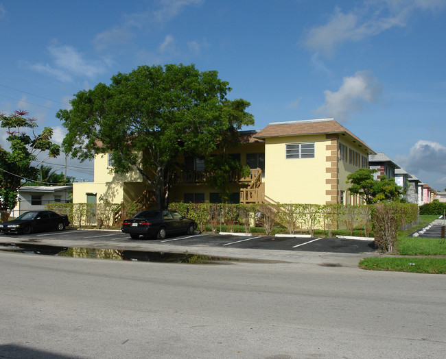 5840 NW 16th Pl in Fort Lauderdale, FL - Building Photo - Building Photo