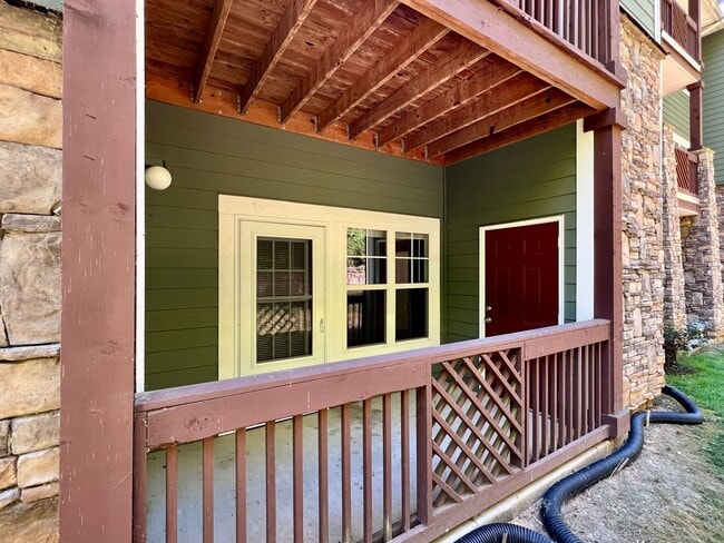 2000 Olde Eastwood Village Blvd in Asheville, NC - Building Photo - Building Photo