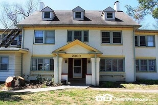 2300 Beaver Ave in Des Moines, IA - Building Photo