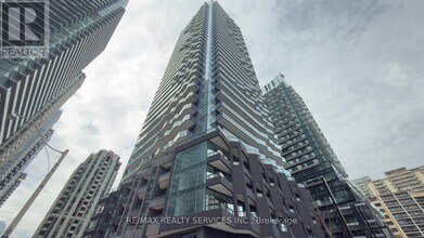 110 Broadway Ave in Toronto, ON - Building Photo - Building Photo