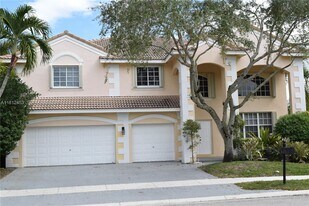 991 Crestview Cir in Weston, FL - Building Photo