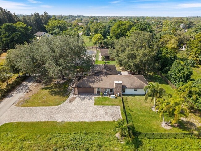 12511 SW 13th St in Davie, FL - Building Photo - Building Photo