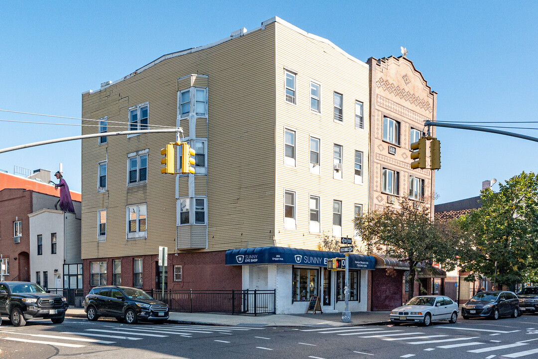 282 Driggs Ave in Brooklyn, NY - Building Photo