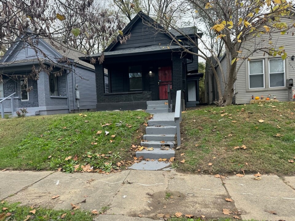 2633 W Kentucky St in Louisville, KY - Building Photo