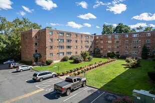 Concord Hills Apartments in Hartford, CT - Building Photo