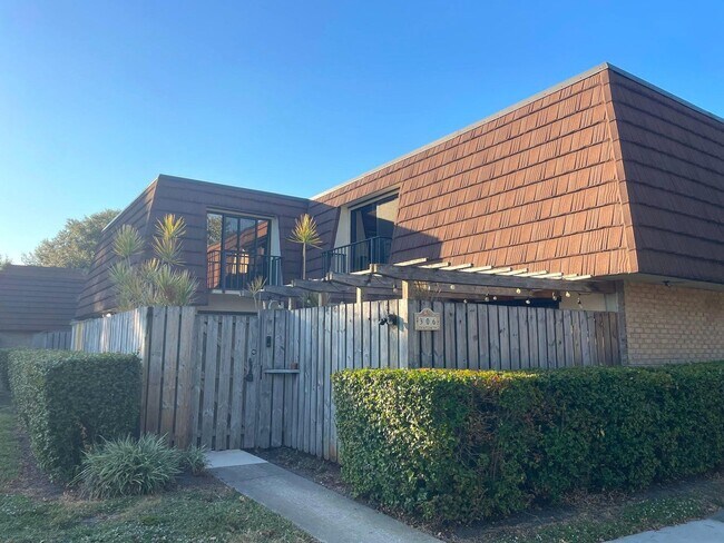 306 3rd Ln in Palm Beach Gardens, FL - Foto de edificio - Building Photo