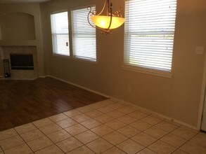 1112 Roundhouse Dr in Saginaw, TX - Building Photo - Building Photo