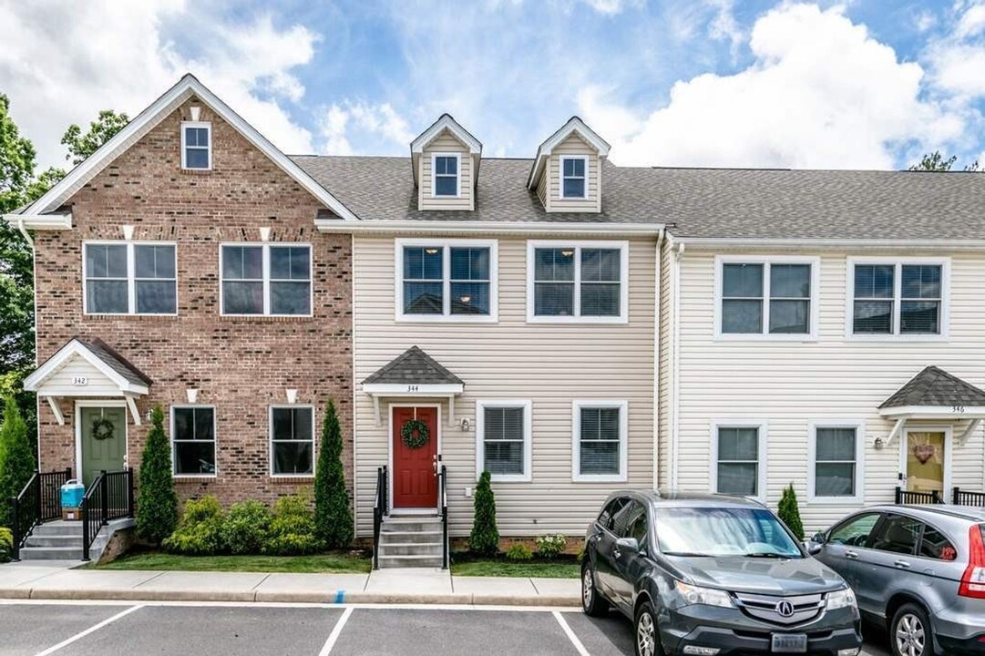 344 Sapphire Dr in Harrisonburg, VA - Building Photo