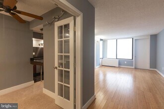 3701 S George Mason Dr in Falls Church, VA - Building Photo - Building Photo