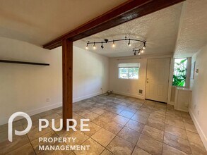 4004 NE Mallory Ave-Unit -3 in Portland, OR - Building Photo - Building Photo