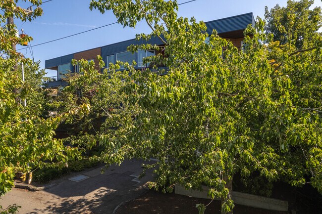 2328 Fairview Ave E in Seattle, WA - Foto de edificio - Building Photo