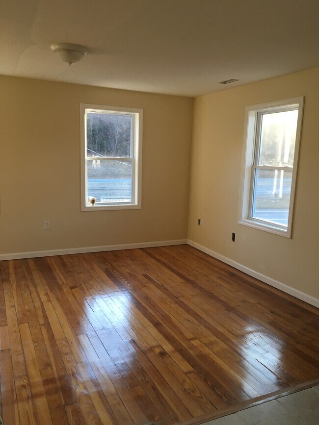 581 N Main St Rentals in Seymour, CT