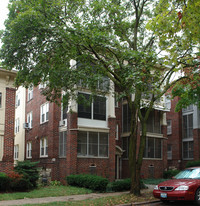 5113-5115 Wyandotte St Apartamentos