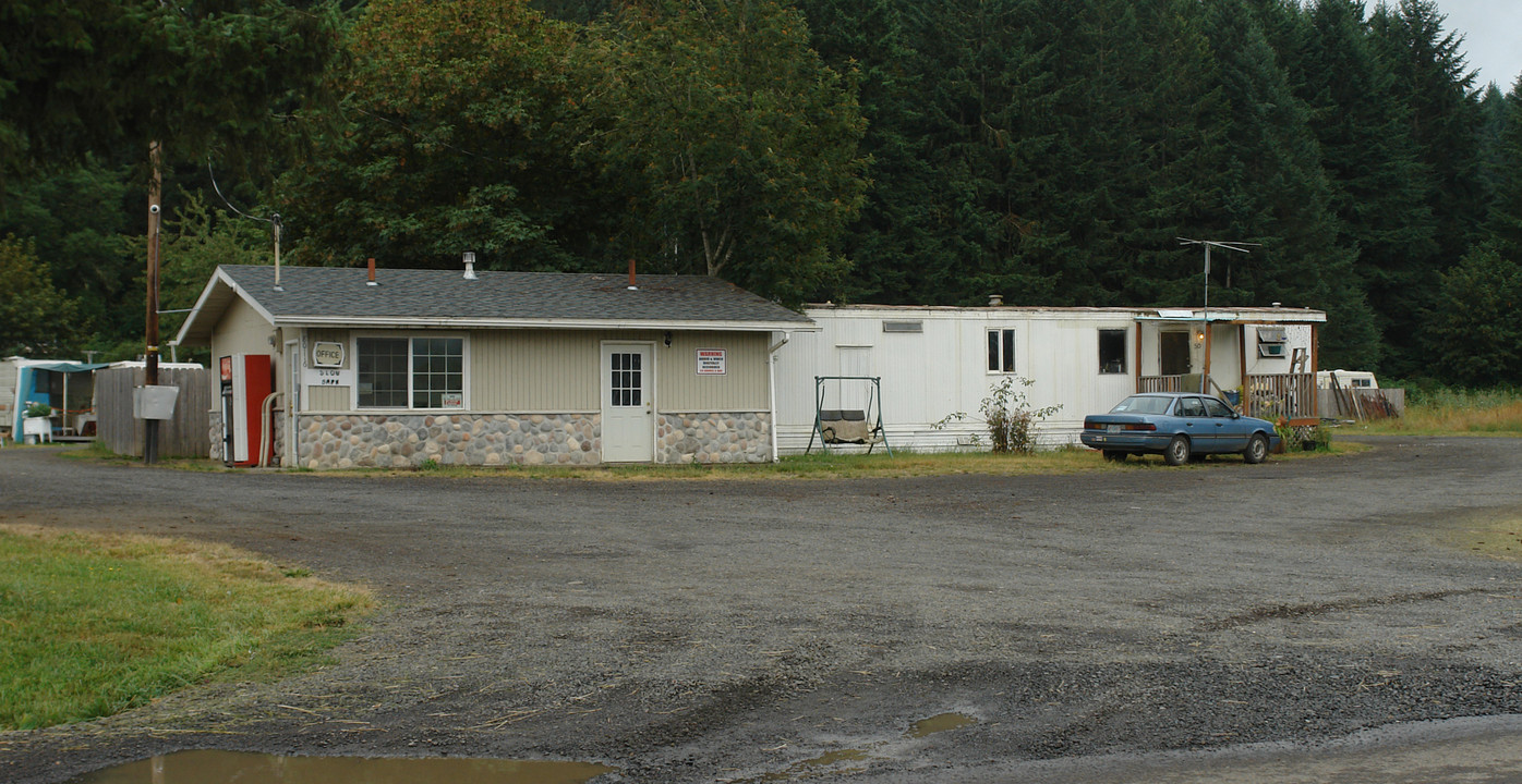 Saginaw Trailer Court in Cottage Grove, OR - Building Photo