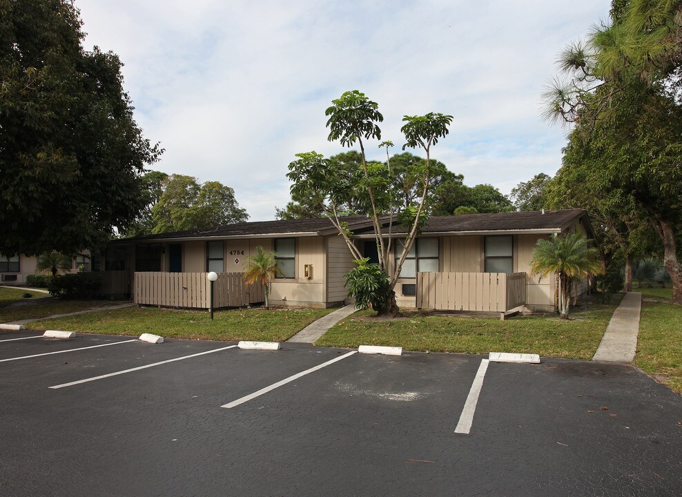 Springtree Apartments in West Palm Beach, FL - Foto de edificio