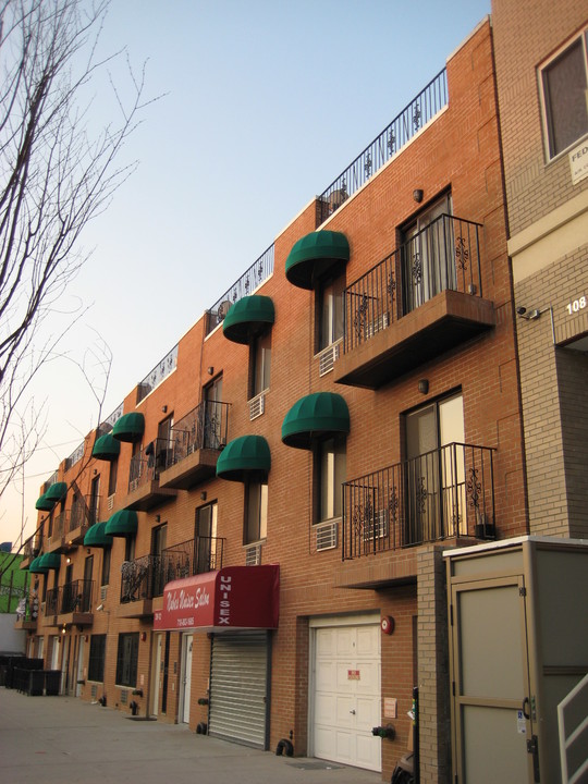 39-12 108th St in Corona, NY - Building Photo