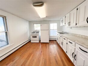 12 Blackall Rd in Milford, CT - Foto de edificio - Building Photo