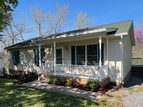 5908 W Donnagail Dr in Penn Laird, VA - Building Photo - Building Photo
