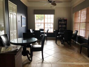 10037 Poppy Hill Dr, Unit Townhouse in Ft. Myers, FL - Foto de edificio - Building Photo