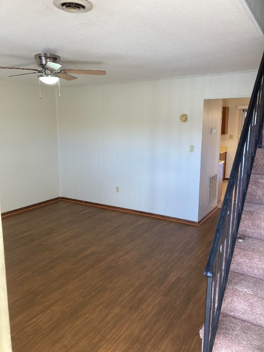 261 Carlton Ln-Unit -3 in Piney Flats, TN - Building Photo
