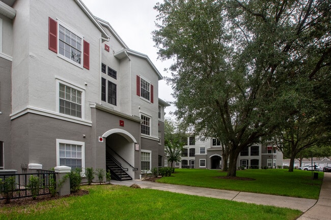 3591 Kernan Blvd S in Jacksonville, FL - Foto de edificio - Building Photo