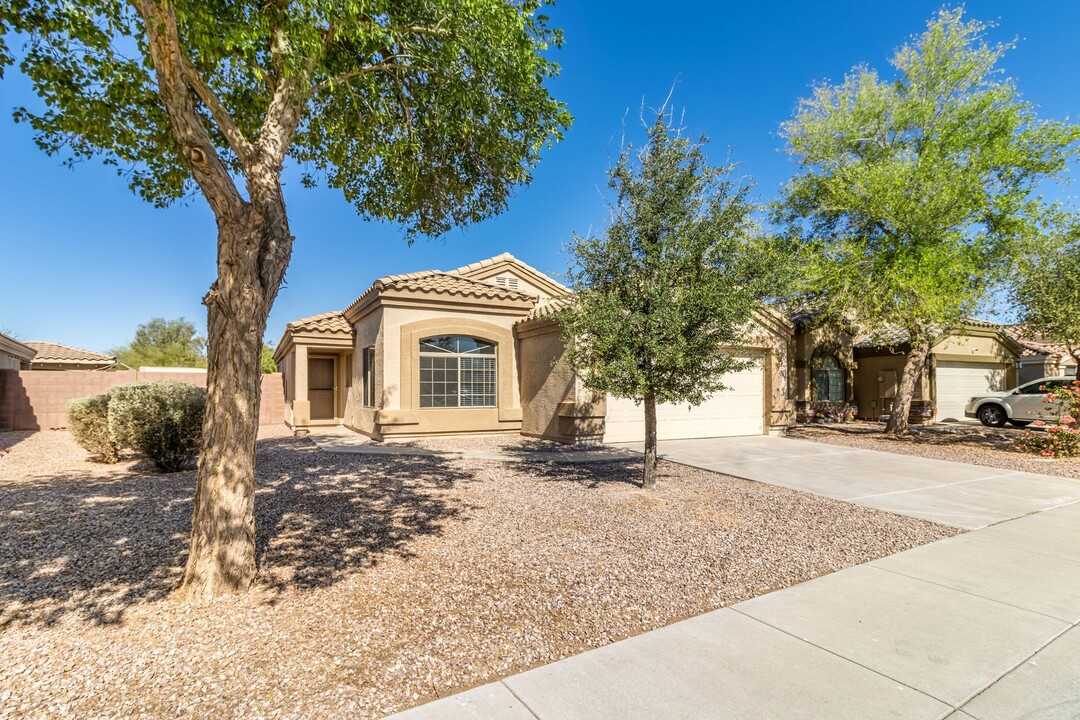 2067 N Pine Pl in Casa Grande, AZ - Building Photo