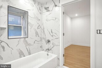 3952 Lancaster Ave, Unit 302 in Philadelphia, PA - Foto de edificio - Building Photo