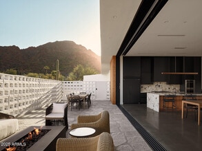 4905 E White Gates Dr in Phoenix, AZ - Building Photo - Building Photo