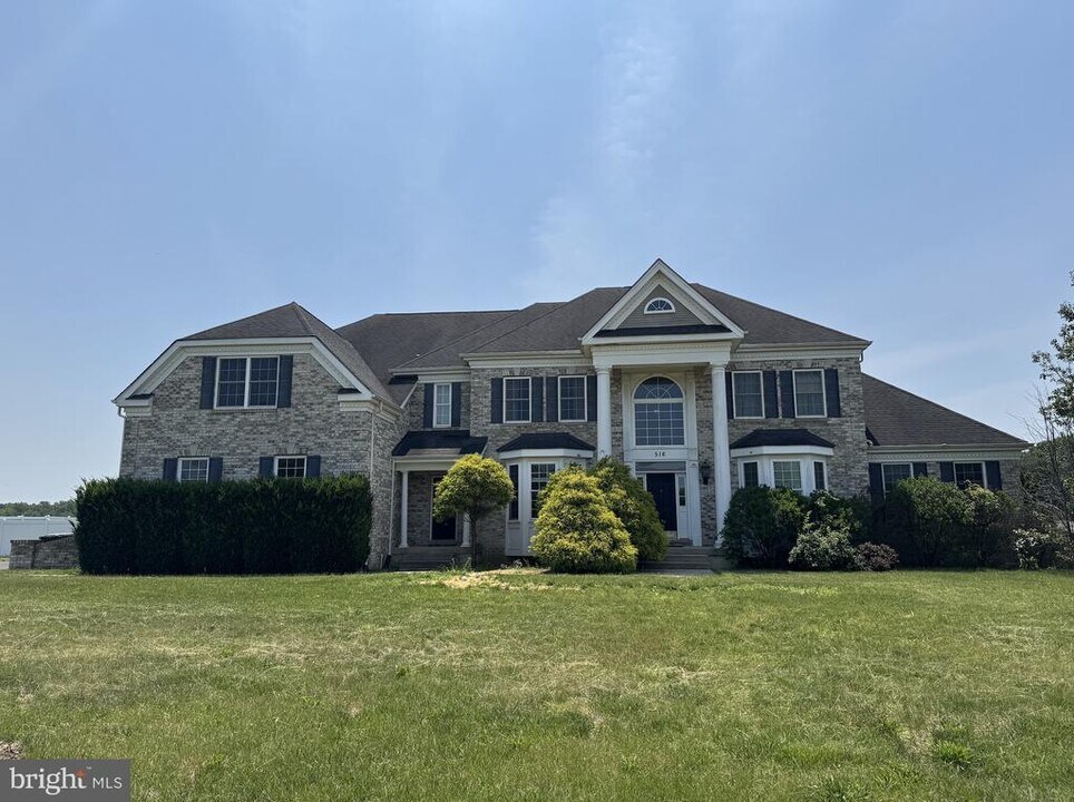 516 Rachel Dr in Franklin, NJ - Building Photo