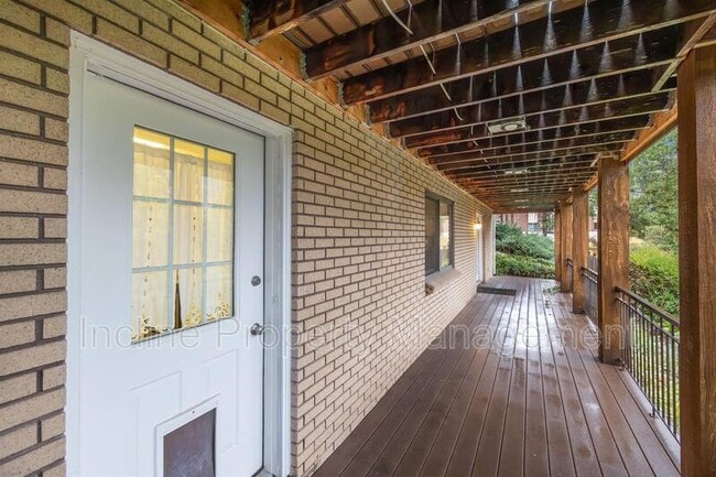 2102 E 11270 S in Sandy, UT - Foto de edificio - Building Photo