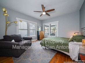 419 E French Pl in San Antonio, TX - Building Photo - Building Photo