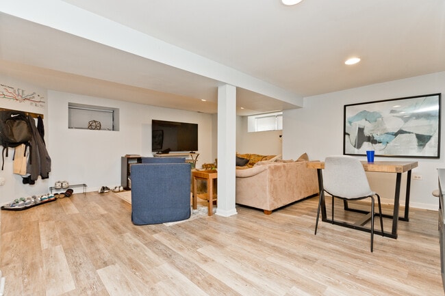 900 W Newport Ave in Chicago, IL - Building Photo - Building Photo