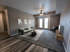 1319 B Ave W in Oskaloosa, IA - Building Photo - Building Photo