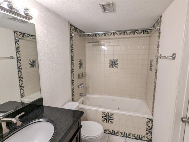 1818 S Lakeshore Blvd in Austin, TX - Foto de edificio - Building Photo