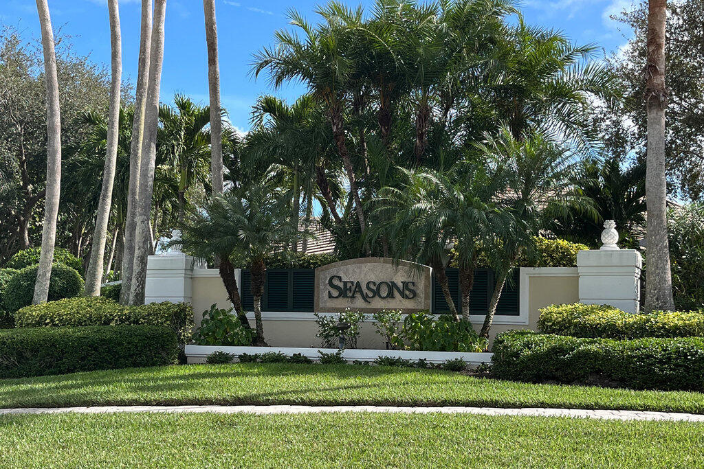 9190 Spring Time Dr in Vero Beach, FL - Building Photo