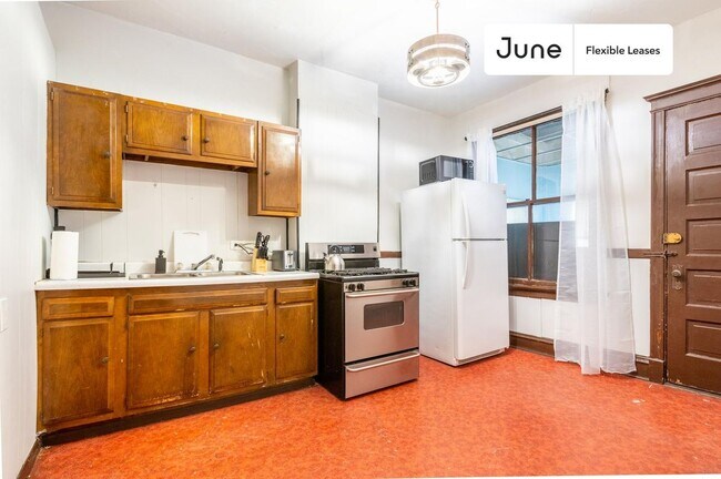 1223 W Gunnison St in Chicago, IL - Foto de edificio - Building Photo