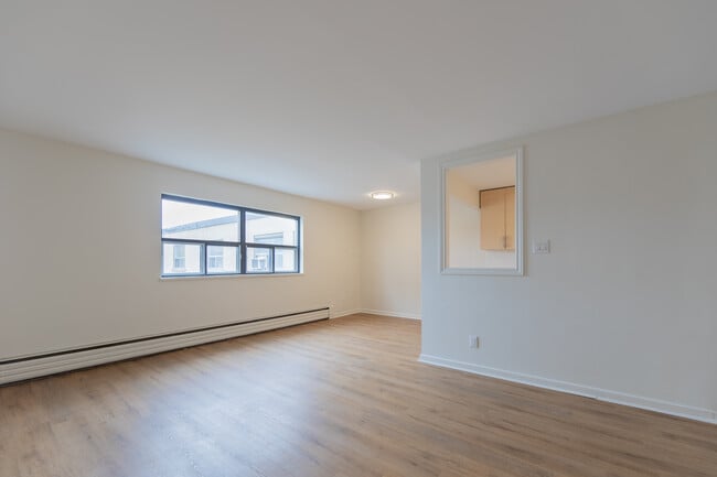 Equity Place in Mississauga, ON - Building Photo - Interior Photo