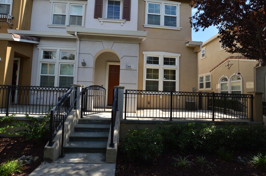 2348 Winepol Loop in San Jose, CA - Building Photo
