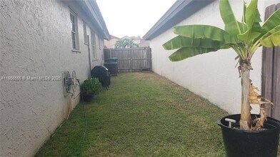 15564 SW 63rd Ter in Miami, FL - Building Photo - Building Photo