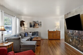 10 James Dr in Saratoga Springs, NY - Building Photo - Building Photo