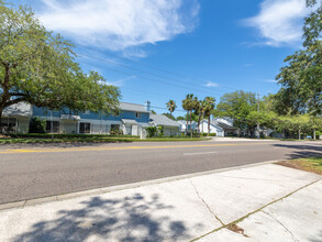 Deerfield Lakes Condominiums in Jacksonville, FL - Building Photo - Building Photo