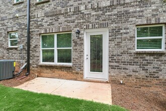 15 Sprayberry Rd in Newnan, GA - Building Photo - Interior Photo