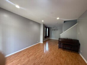2540 Hillsboro Blvd in Aurora, IL - Building Photo - Building Photo