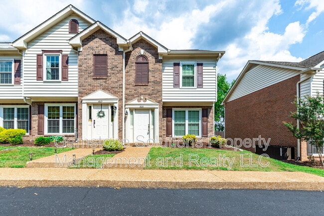 property at 1628 Brentwood Pointe