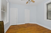 6516 S Stony Island Ave in Chicago, IL - Building Photo - Interior Photo