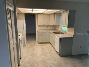 2106 Darlington Oak Dr in Seffner, FL - Building Photo - Building Photo